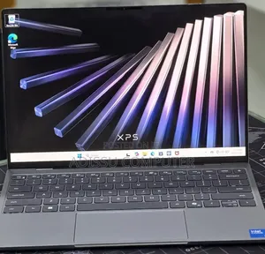New Laptop Dell XPS 13 8GB Intel Core 5 SSD 512GB