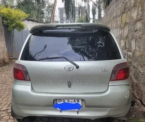 Toyota Vitz 2001 Silver