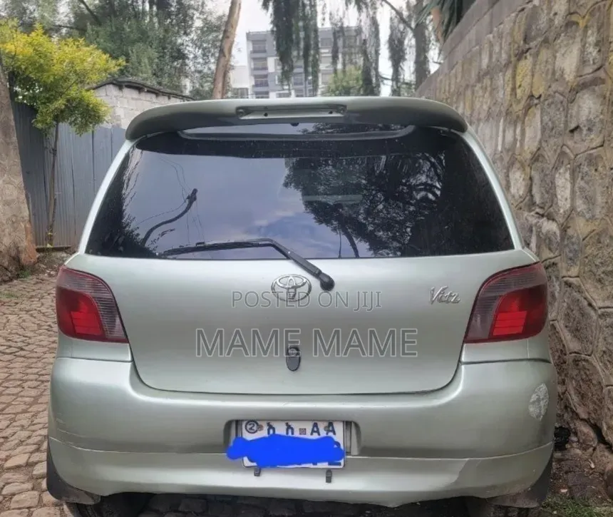 Toyota Vitz 2001 Silver