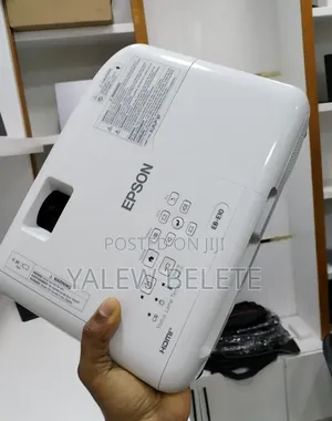 Brand New EPSON Projector With Bag , Remote