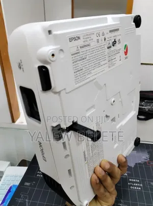 Brand New EPSON Projector With Bag , Remote