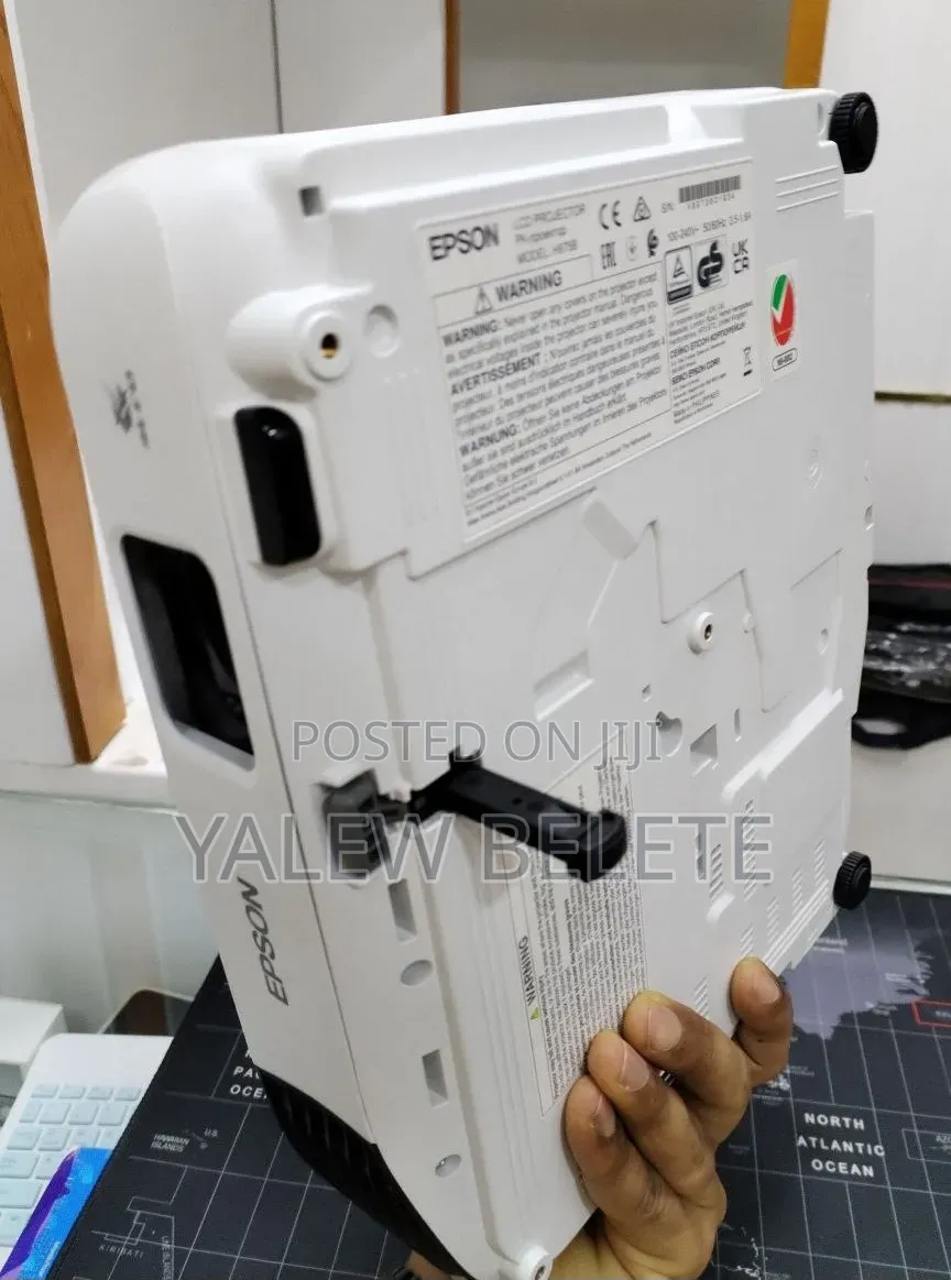Brand New EPSON Projector With Bag , Remote