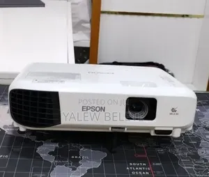 Brand New EPSON Projector With Bag , Remote