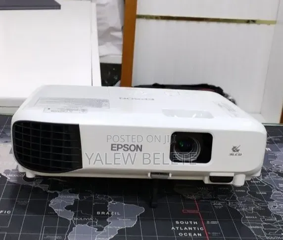 Brand New EPSON Projector With Bag , Remote