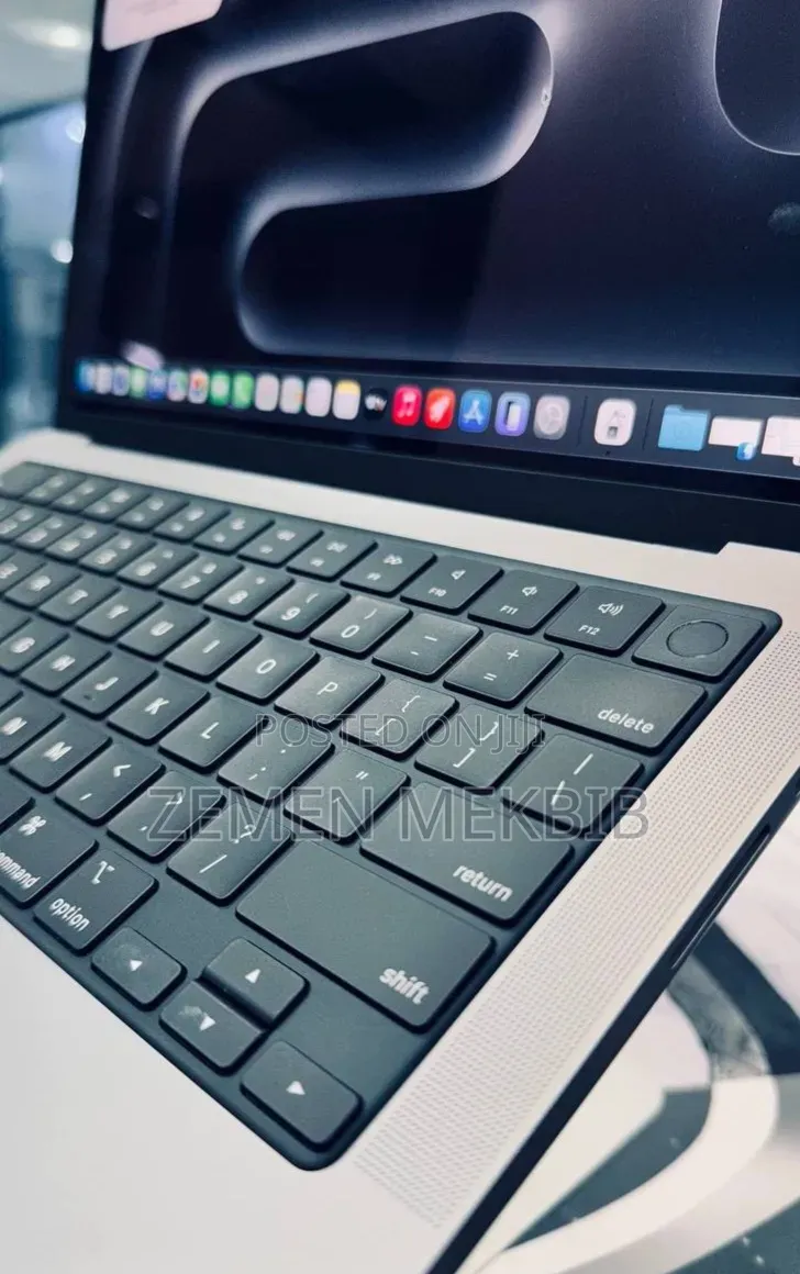 New Laptop Apple MacBook Pro 2021 M1 16GB Apple M1 SSD 512GB