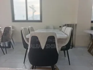 የምግብ ወንበርና ጠረቤዛ