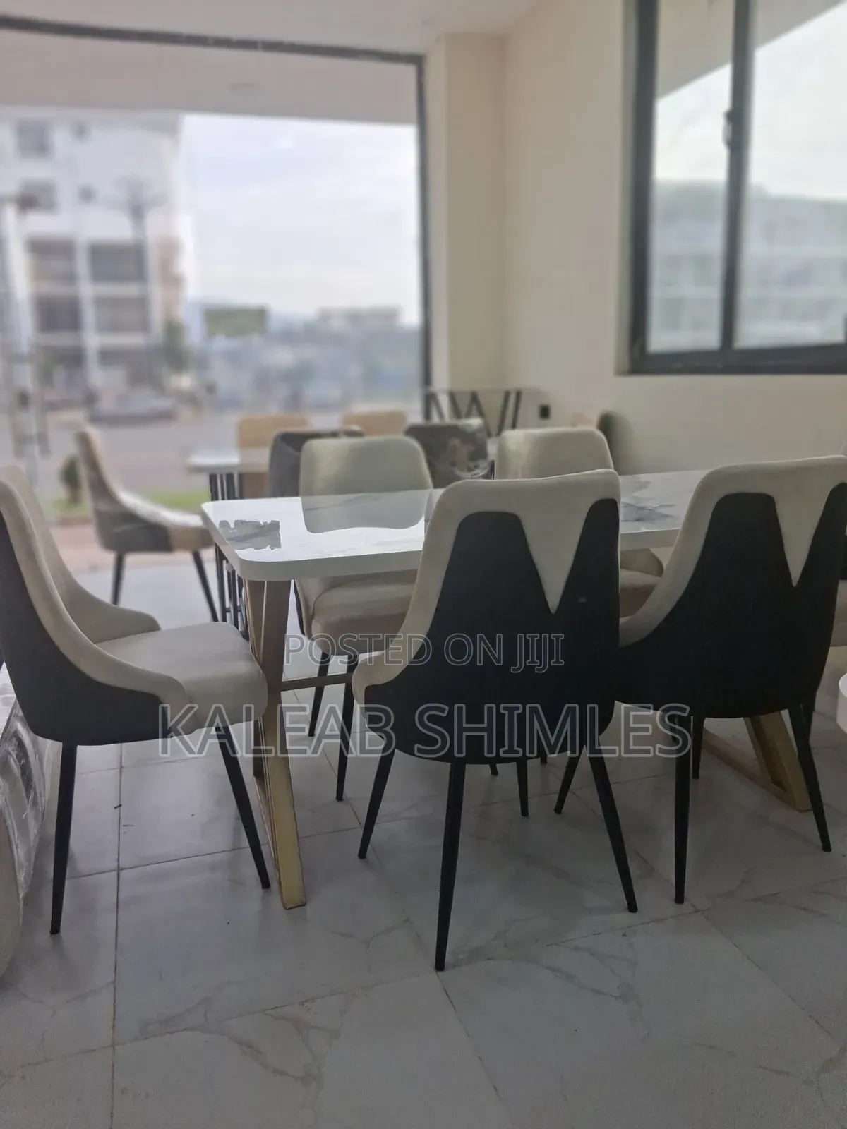 የምግብ ወንበርና ጠረቤዛ