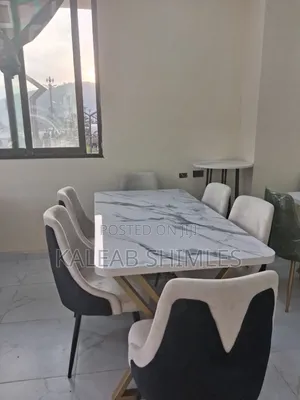 የምግብ ወንበርና ጠረቤዛ