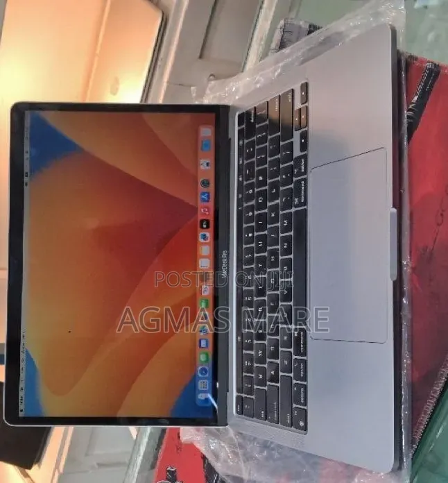 New Laptop Apple MacBook Pro 2020 M1 16GB Apple M1 SSD 256GB