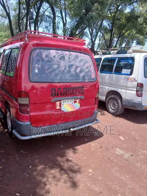 Toyota HiAce 2002 Red