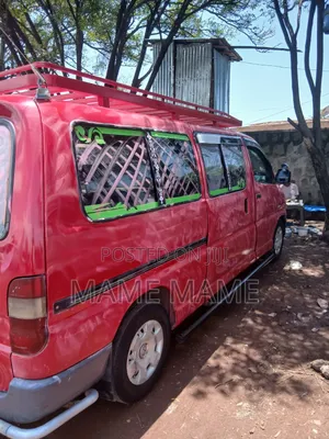 Toyota HiAce 2002 Red