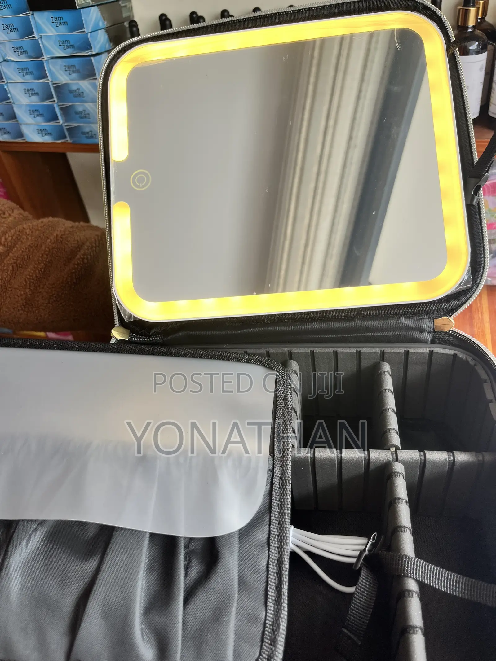 Perfect Makeup Bag With Light