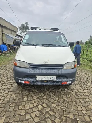 Toyota HiAce 2001 White