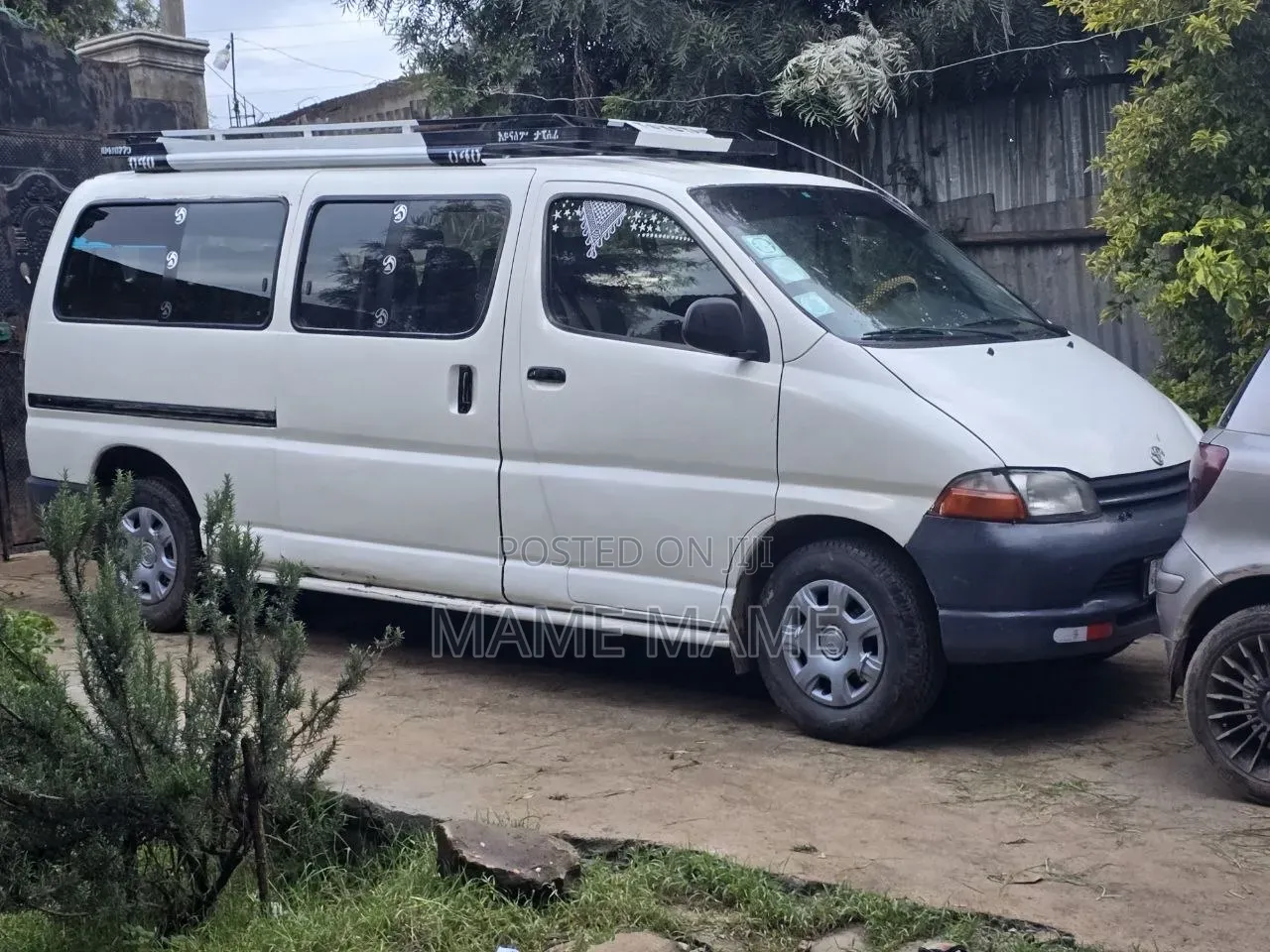 Toyota HiAce 2001 White