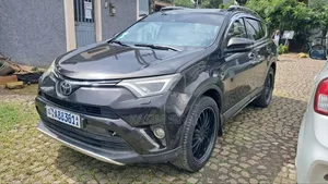 Toyota RAV4 LE FWD (2.5L 4cyl 6A) 2017 Gray