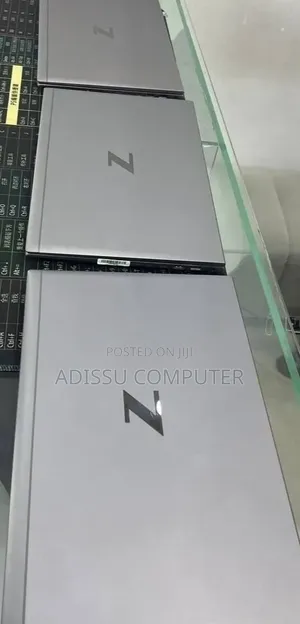 New Laptop HP ZBook Firefly G8 16GB Intel Core i7 SSD 512GB