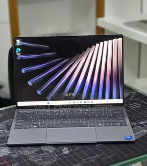 New Laptop Dell XPS 13 8GB Intel Core 5 SSD 512GB