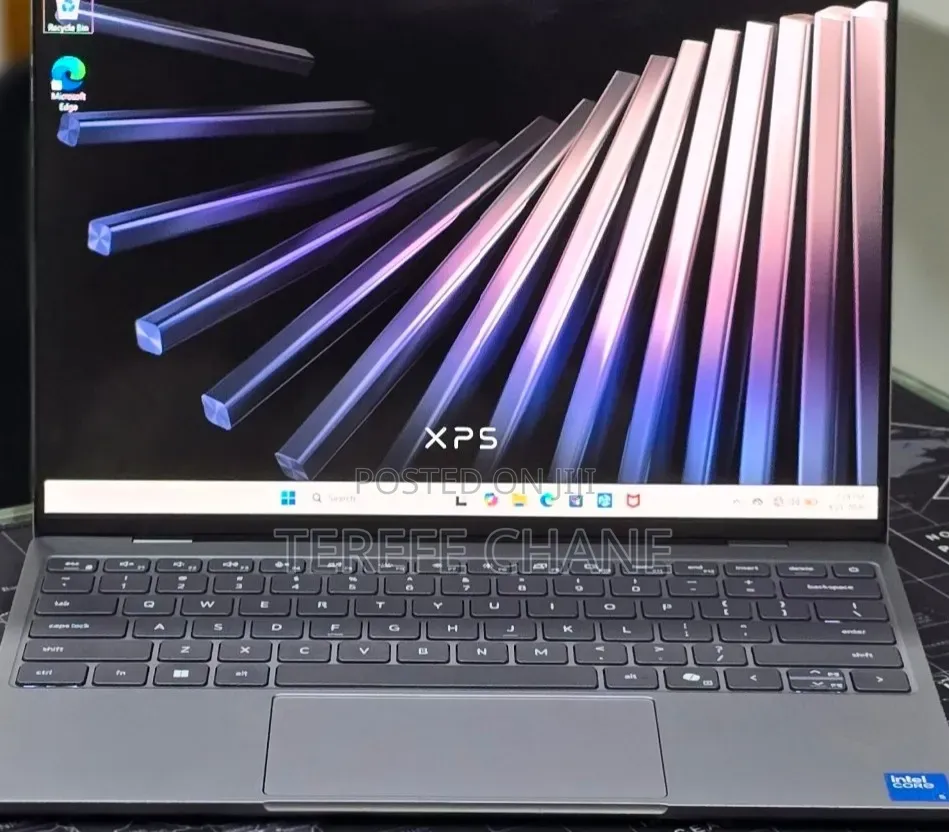 New Laptop Dell XPS 13 8GB Intel Core 5 SSD 1T