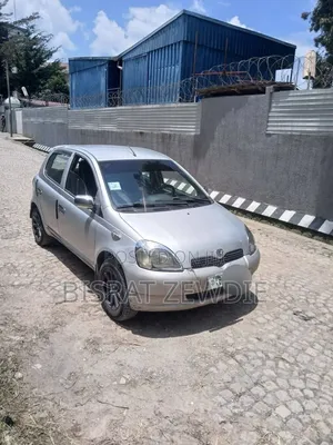 Toyota Vitz 2001 Silver