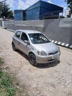 Toyota Vitz 2001 Silver