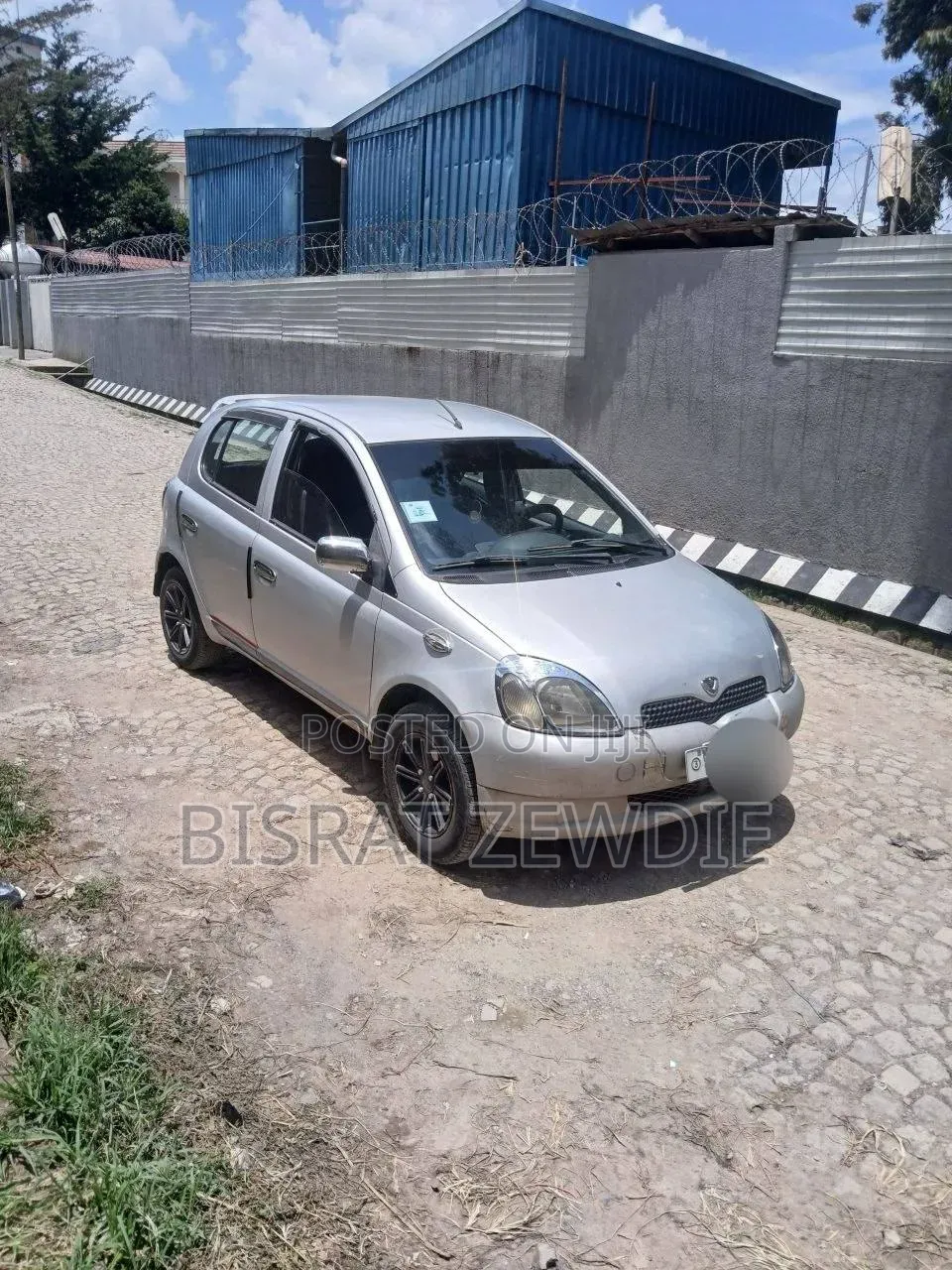 Toyota Vitz 2001 Silver
