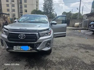 Toyota Hilux Revo Double Cab Deisel 2.4 AWD 2019 Silver