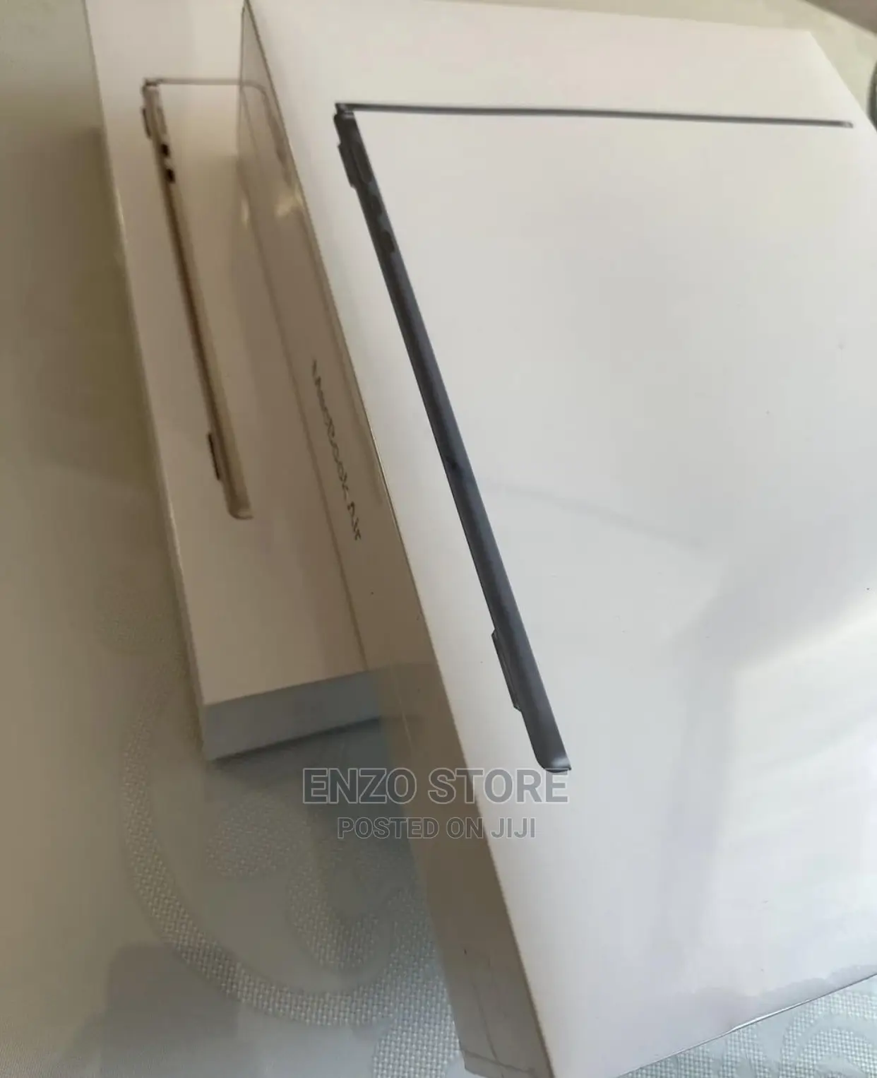 New Laptop Apple MacBook Air 2022 M2 8GB Apple M2 SSD 256GB