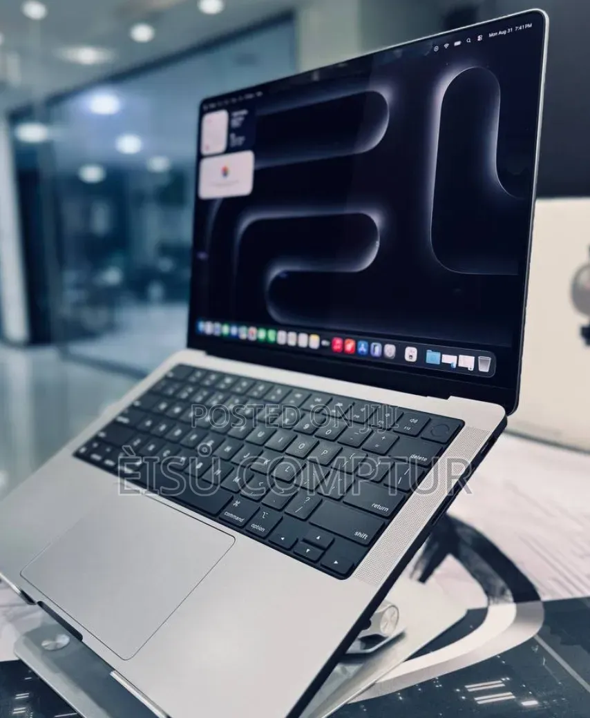 New Laptop Apple MacBook Pro 2021 M1 16GB Apple M1 Pro SSD 512GB