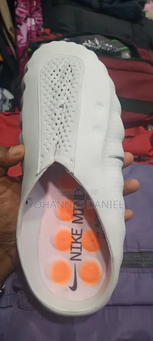 Authentic Nike Mind 1001