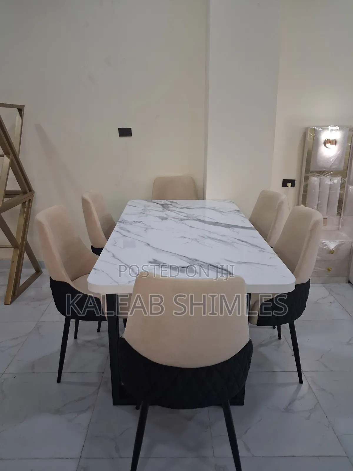 Dining Teble