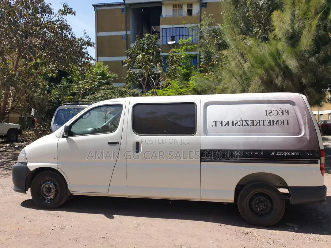 Toyota HiAce 2008 White