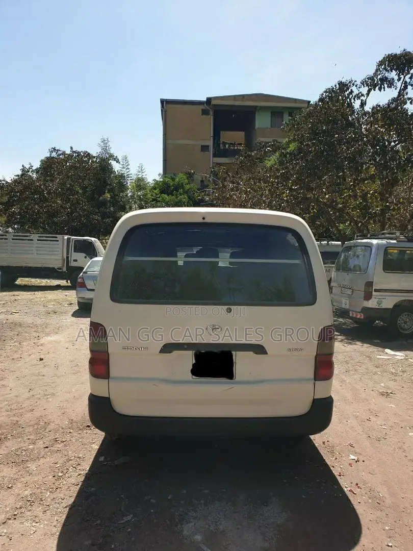 Toyota HiAce 2008 White