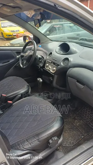Toyota Vitz 2001 Silver