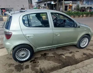 Toyota Vitz 2001 Silver