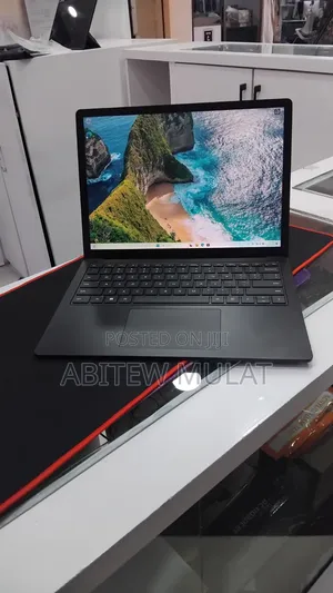 New Laptop Microsoft Surface Laptop 5 16GB Intel Core i7 SSD 256GB