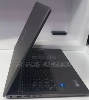 New Laptop HP ZBook Firefly G8 16GB Intel Core i7 SSD 512GB