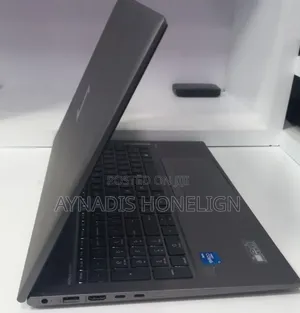 New Laptop HP ZBook Firefly G8 16GB Intel Core i7 SSD 512GB