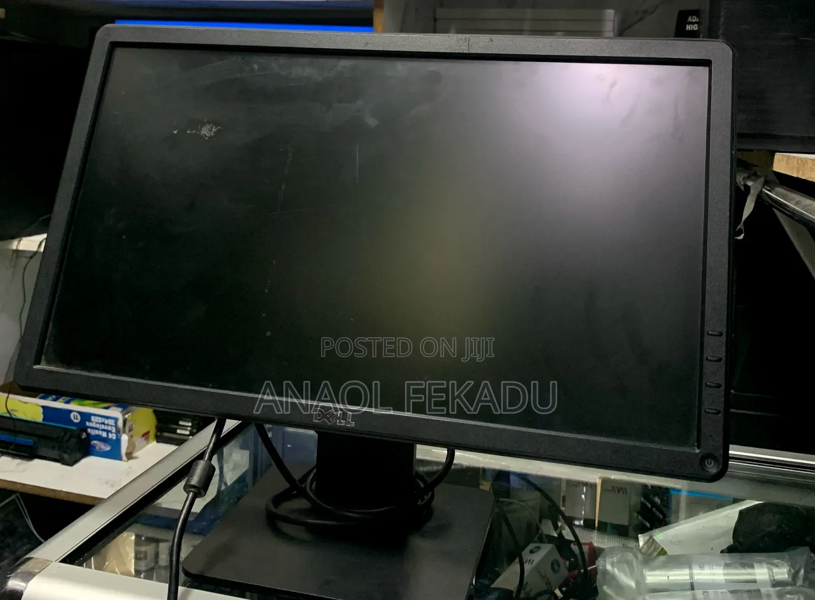 ●19 Inches Dell Monitor