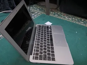 Laptop Apple MacBook 2012 4GB Intel Core i3 SSD 128GB