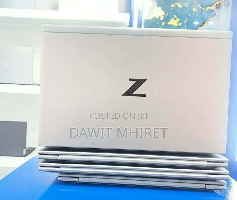 New Laptop HP ZBook Firefly G8 16GB Intel Core i7 SSD 512GB