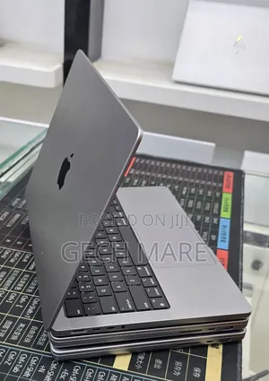 New Laptop Apple MacBook Pro 2021 M1 32GB Apple M1 Pro SSD 512GB