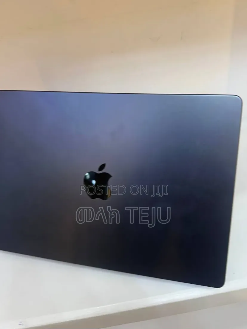 New Laptop Apple MacBook Pro 2025 M5 16GB Apple M5 SSD 512GB