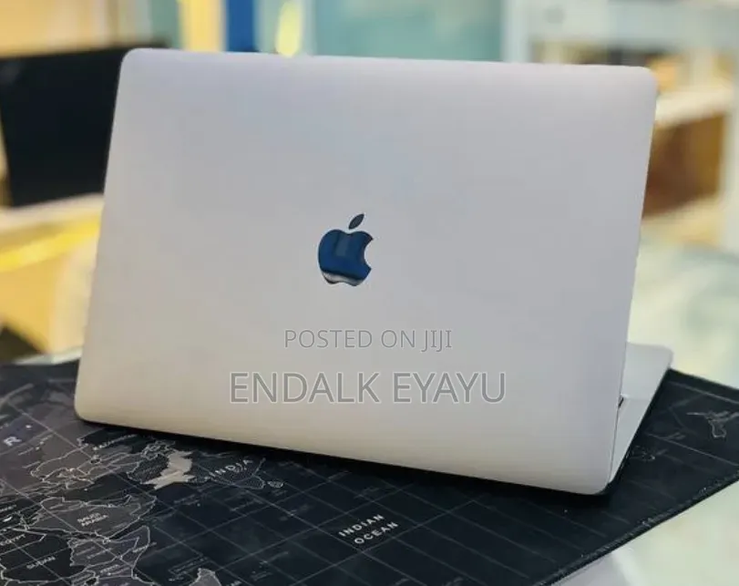 New Laptop Apple MacBook Pro 2022 M2 8GB Apple M2 SSD 512GB