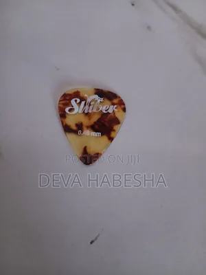 Acoustic Guitar (ጊታር)