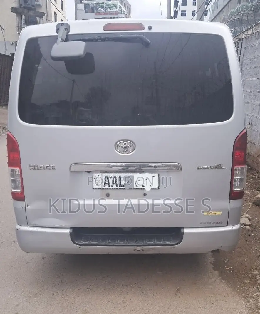 Toyota HiAce 2017 Silver