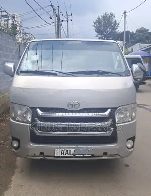 Toyota HiAce 2017 Silver