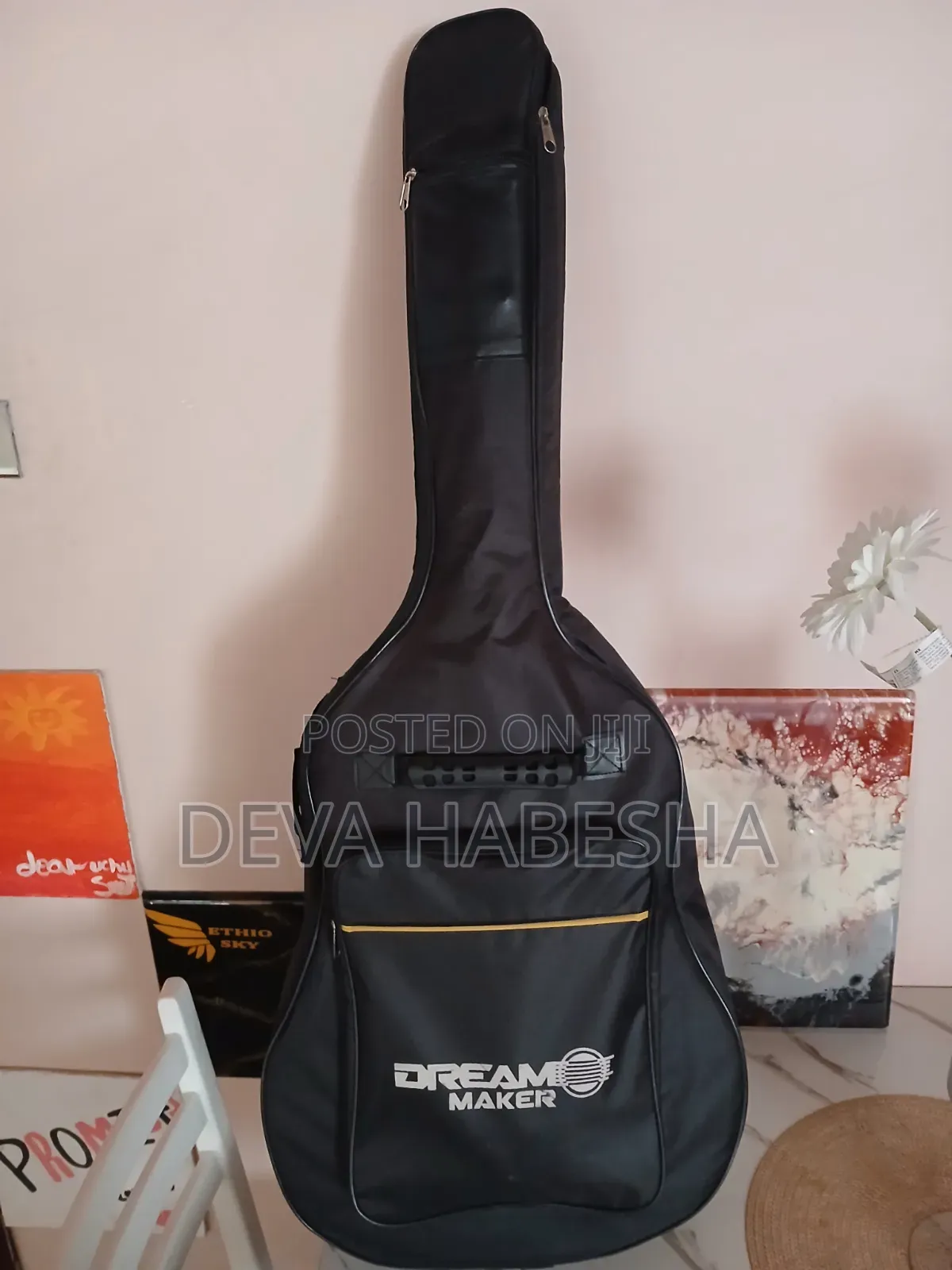 Acoustic Guitar (ጊታር)