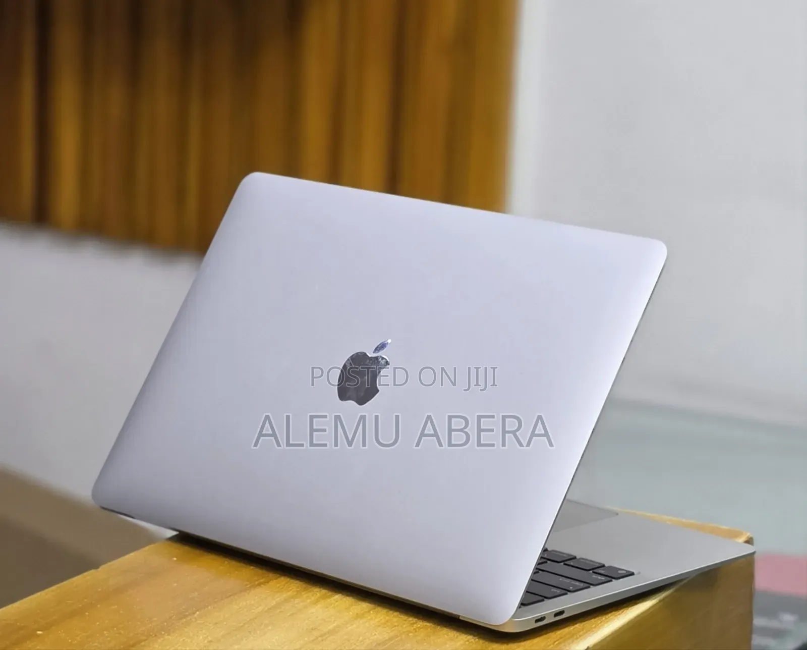 New Laptop Apple MacBook Pro 2020 M1 8GB Apple M1 SSD 256GB