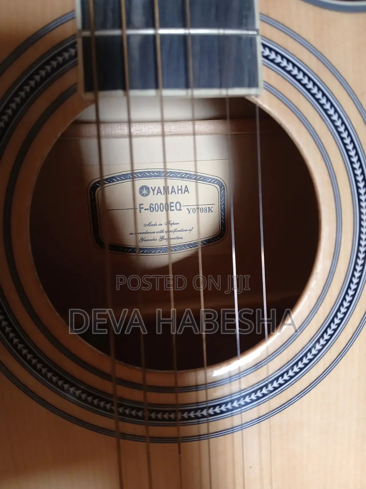 Acoustic Guitar (ጊታር)