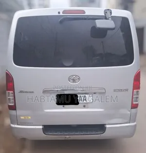 Toyota HiAce 2017 Silver